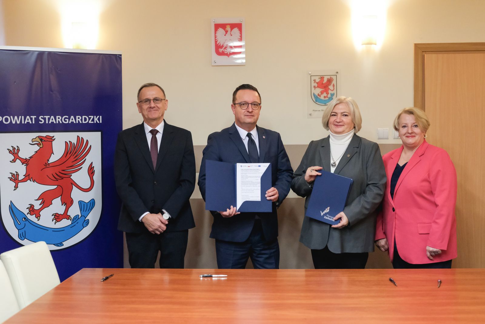 Zdjęcie: Kolejne eurofundusze trafiły do Powiatu Stargardzkiego. Podpisano umowę na następny etap modernizacji głównego wjazdu do Stargardu