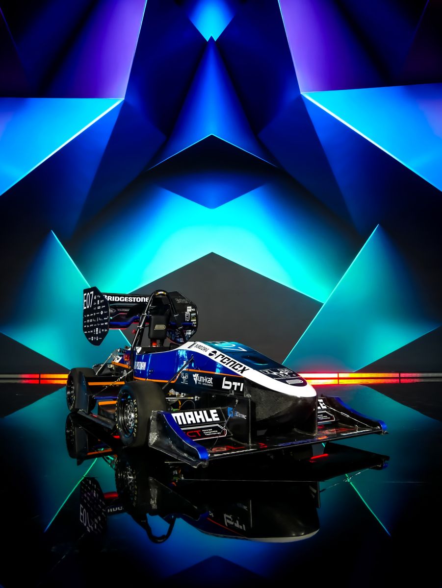 Zdjęcie: Centrum Kształcenia Zawodowego w Stargardzie wspiera PUT Motorsport