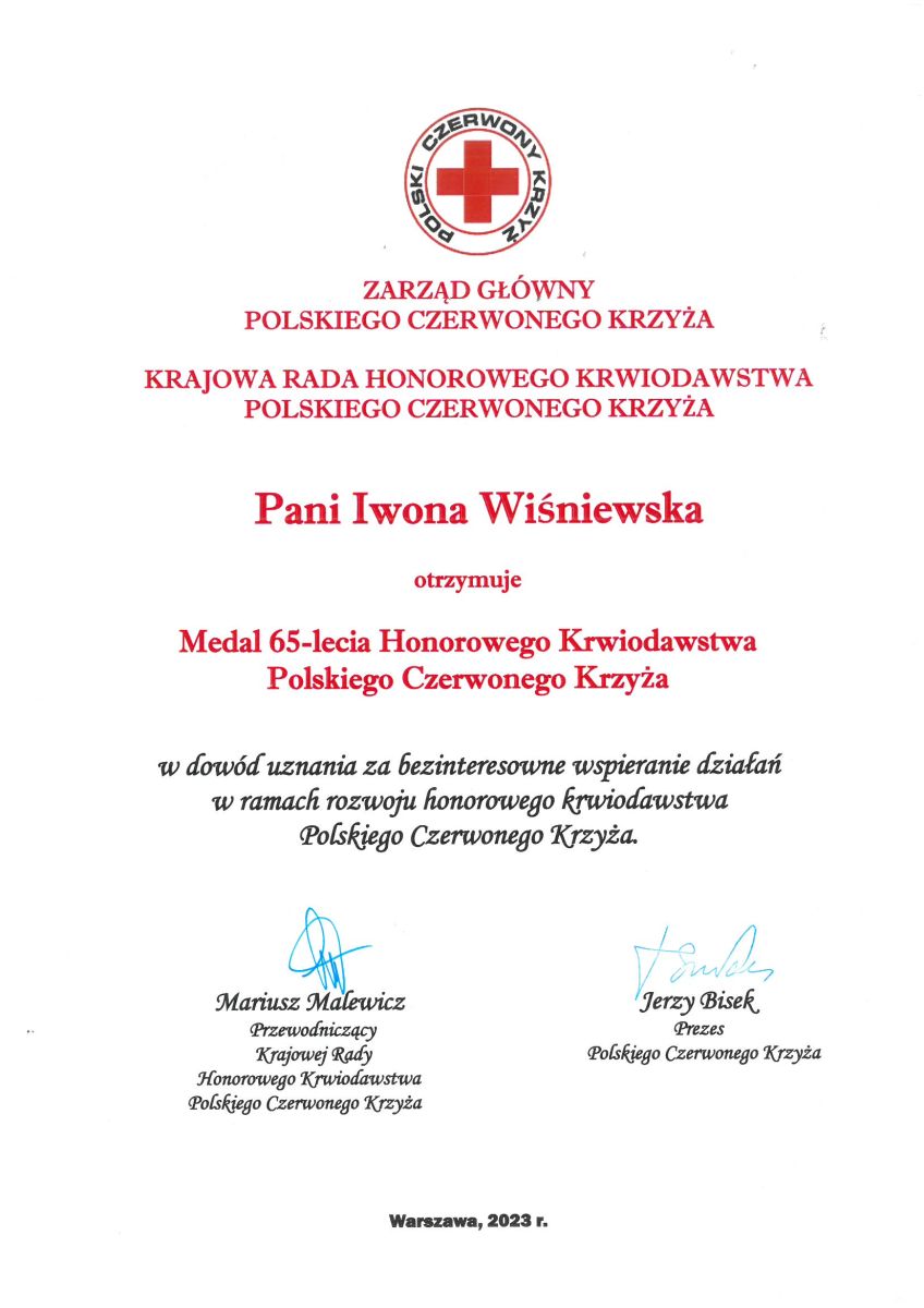 Zarząd Główny Polskiego Czerwonego Krzyża Pani Iwona Wiśniewska otrzymuje Medal 65-lecia  Honorowego Krwiodastwa Polskiego Czerwonego Krzyża