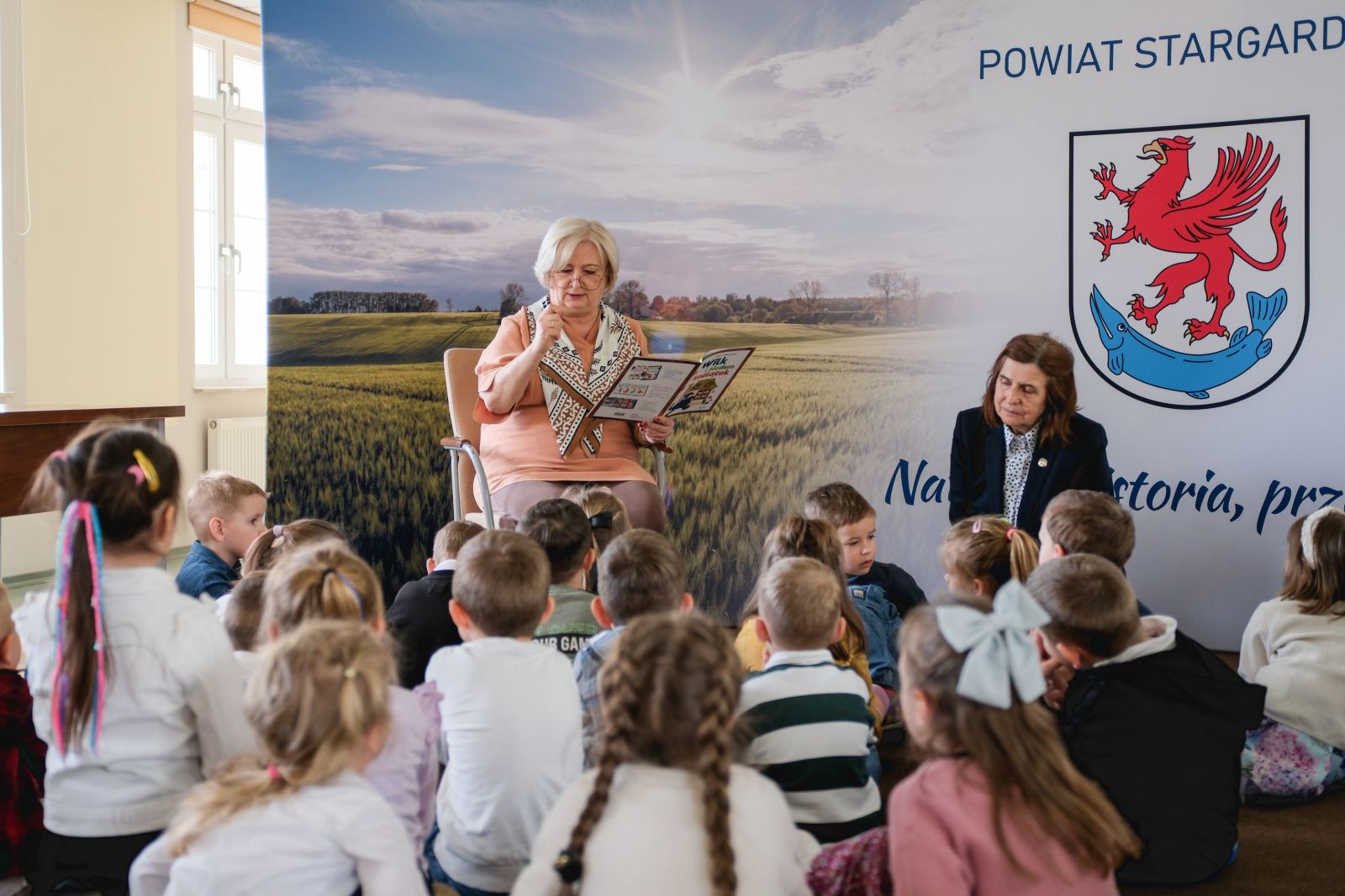 Galeria zdjęć: Światowy Dzień Książki w Starostwie Powiatowym w Stargardzie